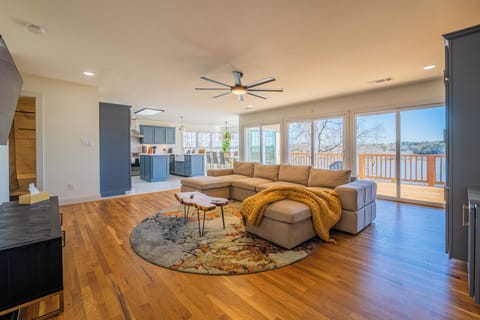 Interior | Open Floor Plan | Free WiFi