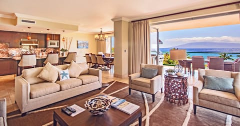 Comfortable and open, this living space is made for unwinding and reconnecting

 HKK-450