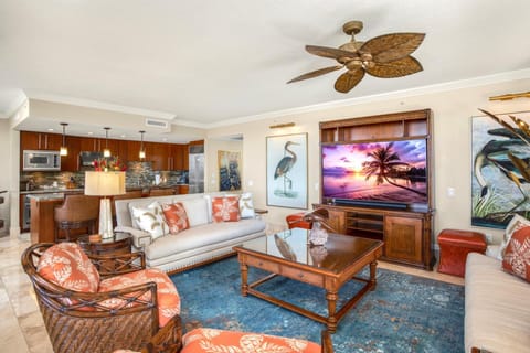 Filled with natural light and layered textures, this living room invites you to stay awhile HKK-451