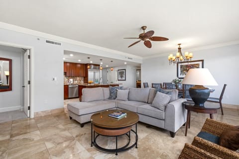 A relaxed space where you can sprawl out and really settle in

 HKH-204