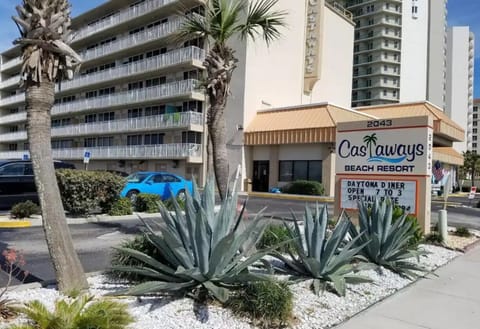 Unwind, recharge, and make memories at Castaways Beach Resort!
