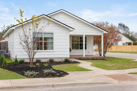 Georgetown Vacation Rental | 3BR | 2BA | 1,155 Sq Ft | 2 Steps Required