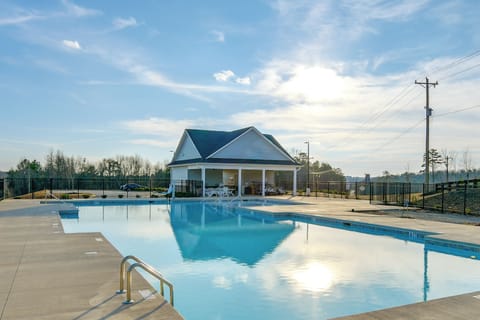 Greenville Vacation Rental | 2BR | 2.5BA | 1,300 Sq Ft | Stairs Required