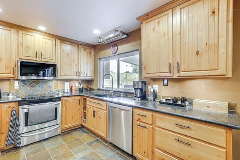 Kitchen | Dishwasher | Toaster