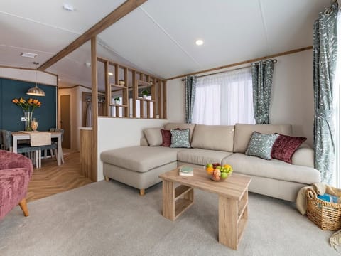 Ellery Waterside Spa