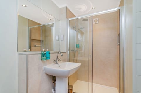 The Kingscliffe (Pet)