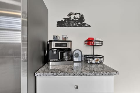 Appliance, Microwave, Oven, Indoors, Kitchen