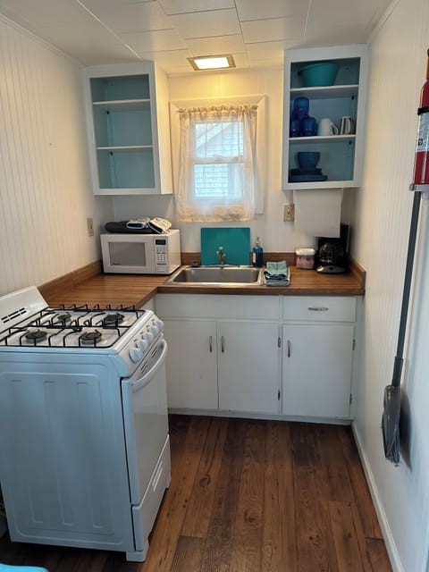 Kitchen (fridge not pictured)