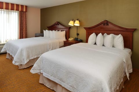 Stretch out on two plush beds for effortless group stays.
