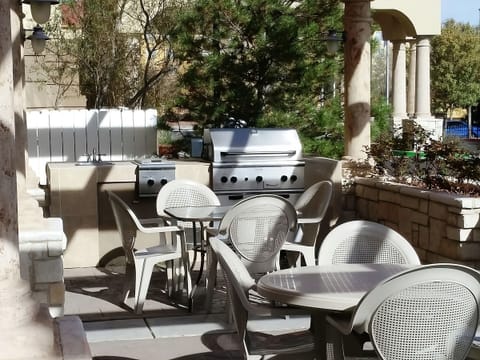 Gather outside for easy BBQs and sunny al fresco meals.