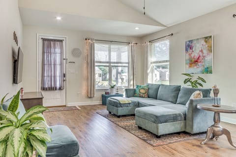Pensacola Vacation Rental | 3BR | 2BA | 1,282 Sq Ft | 1 Small Step to Enter