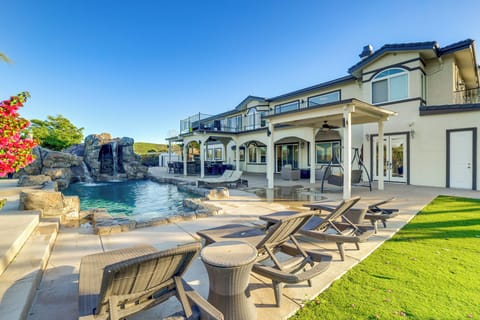 Riverside Vacation Rental | 4BR | 4.5BA | 6,200 Sq Ft | 1 Step to Enter