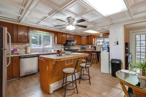 Kitchen | Trash Bags/Paper Towels