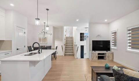 Bright Open-Concept Living, Dining & Kitchen Are