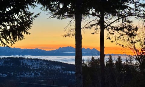 2 Townhouses located in the same complex. Both with their own living room and 78" TV, gas fireplace and comfortable furniture.  Both with breathtaking east-facing view from the private deck overlooking the Rocky Mountain range during a golden sunrise.