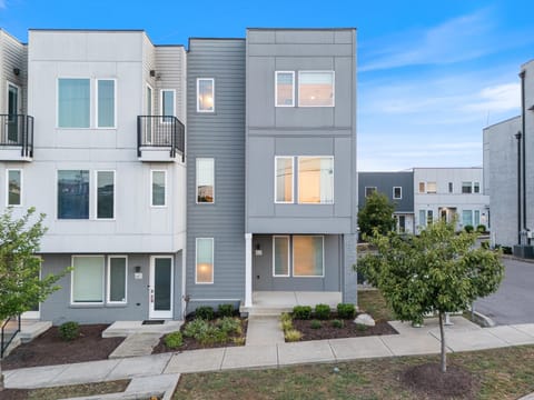 Welcome to Broadway Frank