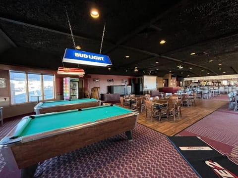 Bar/restaurant with pool table