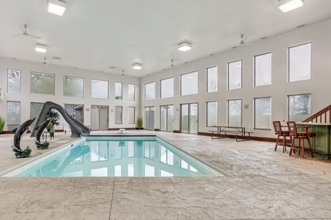 Woodburn Vacation Rental | 6BR | 4BA | 6,000 Sq Ft | Step-Free Access