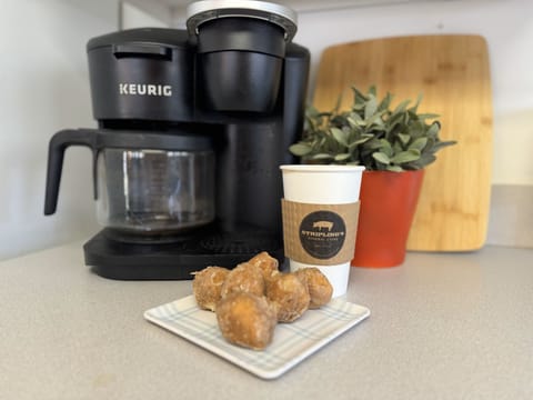 The Keurig pot offers the versatility of both a pot and single K Cups (coffee not provided).
