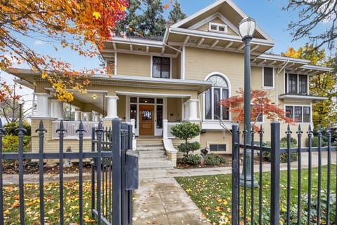 Nature, Outdoors, Yard, Neighborhood, Architecture