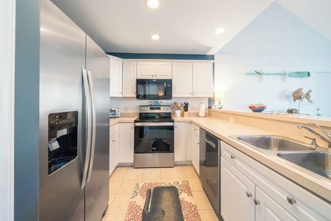 Awesome Kitchen with Stainless Appliances and all the comforts of home!