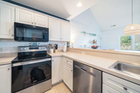 Grab a quick bit at the Breakfast Bar before hitting the Beach or Pool.