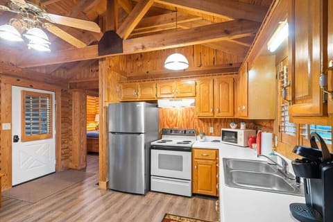 Fully Stocked Kitchen with all the Amenities!