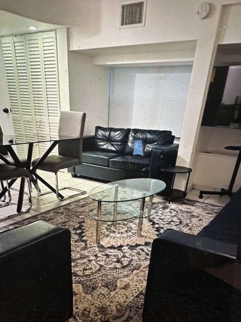 Amazing living room - super comfortable couches - perfectly placed TV 