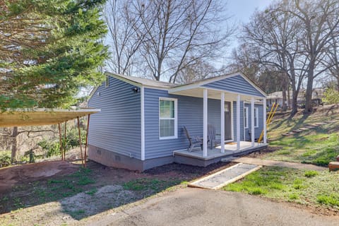 Greenville Vacation Rental | 2BR | 1BA | 618 Sq Ft | 2 Steps to Enter