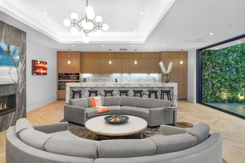 Villa Colette by LuxJB: LA's finest vacation villas & mansion rentals by owners.