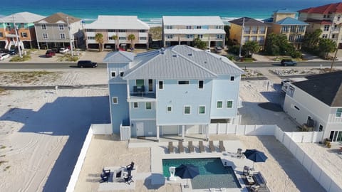 Newly Constructed 6 Bedrooms with Saltwater Heated & Chilled Pool, Elevator, Fire Pit
