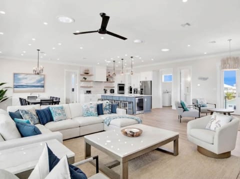 Open Concept Living Area, Gulf & Sound Panoramic Views, Gourmet Kitchen, Dining Area for large group