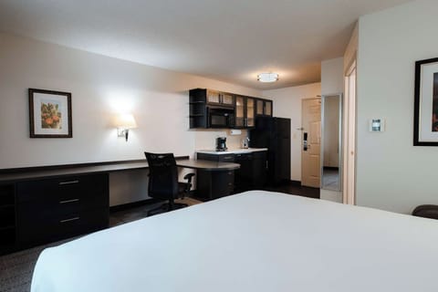 Settle in with an easy studio layout and handy kitchenette.