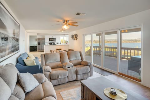 Living Room | Free WiFi | Central A/C & Heat