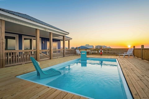 Seas the Day Private Pool at Sunset