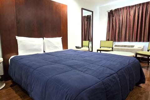 Bedroom. Interior and views may vary based on location and availability.