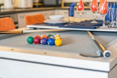 POOL TABLE
