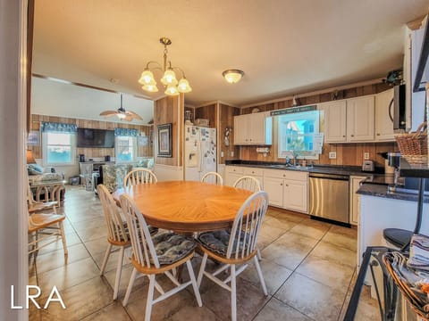 2209 S Shore Dr (Shore Hangout [Int Ext]) - watermarked-18