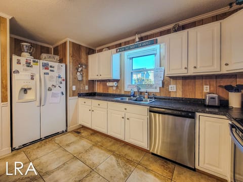 2209 S Shore Dr (Shore Hangout [Int Ext]) - watermarked-31