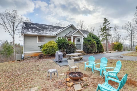 Weaverville Vacation Rental | 4BR | 3BA | 3,000 Sq Ft