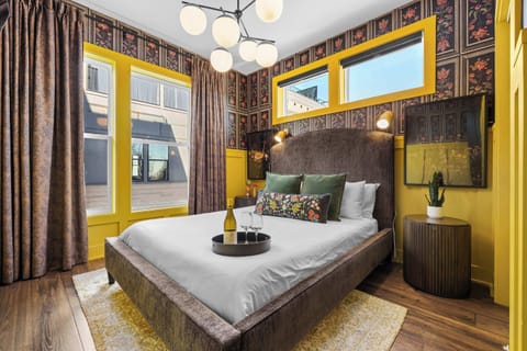 Level 2 | Bedroom 2: Queen Bed, Smart TV, Room Darkening Shades
