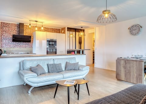 Salon confortable et salle à manger