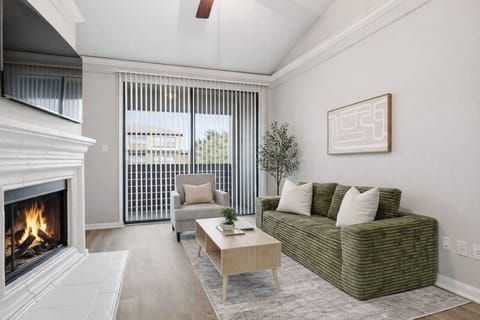Bright central Dallas apartment with private balcony, pool, gym, and secure access