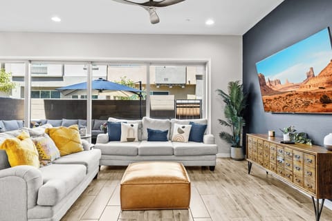 Living room w/ TV