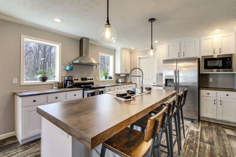 Breakfast Bar | Kitchen