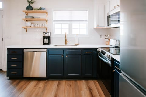 Cook in comfort with modern style and sunny charm