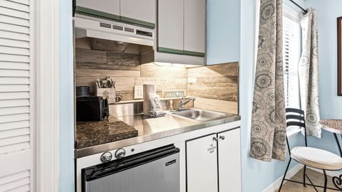 St Thomas Square 1202C - A Little SeaEsta