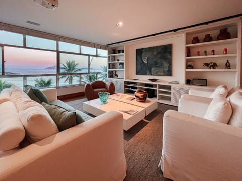 Communal lounge / TV room