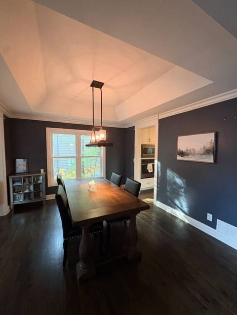 Functional dining space with a comfortable layout