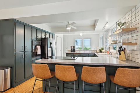 Full kitchen with everything you could need to make and enjoy a delicious meal